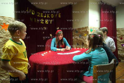 Modziezowy Dom Kultury w Sopocie. Wrozby andrzejkowe.
30.11.2011
fot....
