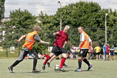 Gdansk Zaspa. Pilkarski turniej dzikich druzyn Do przerwy...