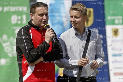 Gdansk Zaspa. Pilkarski turniej dzikich druzyn Do przerwy...