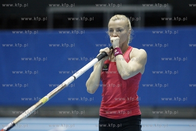 Trening skoczkini o tyczce Anny Rogowskiej, przed rozpoczynajcymi...