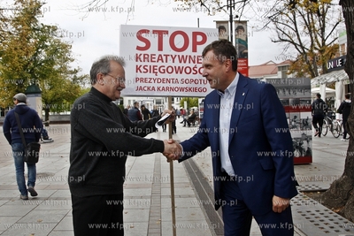 Sopot. Spacer prezydentow Gdanska Pawla Adamowicza...