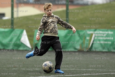 Gdansk Zaspa. Pilkarski turniej dzikich druzyn Do przerwy...