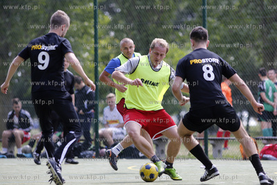 Gdansk Zaspa. Pilkarski turniej dzikich druzyn Do przerwy...