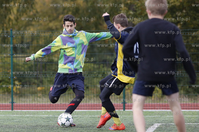 Gdansk Zaspa. Pilkarski turniej dzikich druzyn Do przerwy...