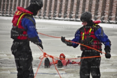 Wspólne ćwiczenia lodowe jednostek Komendy Miejskiej...