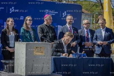 Wmurowanie kamienia węgielnego pod Centrum Sportu....