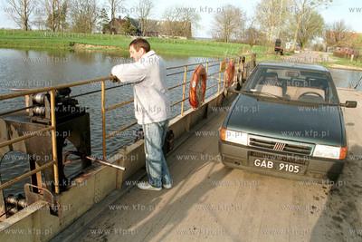 Prom samochodowo pasazerski w Kepinach na Nogacie (granica...