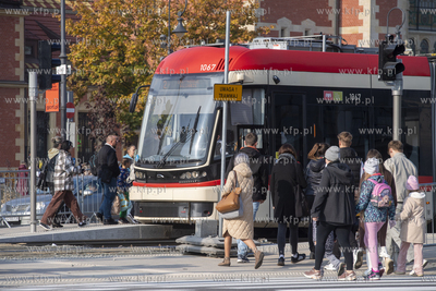 Wstępne otwarcie naziemnego przejścia dla pieszych...