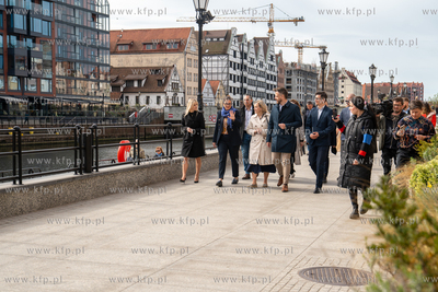 Spacer wyremontowanym Długim Pobrzeżem z udziałem...