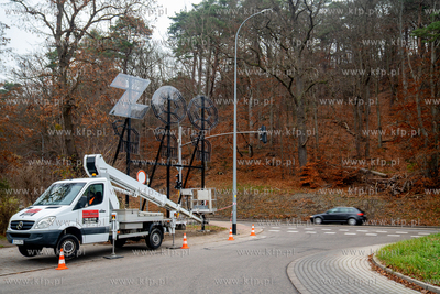 Oliwa. Nowy drogowskaz przy ul. Spacerowej w pobliżu...
