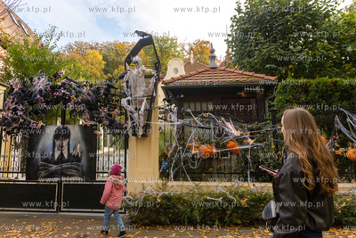 Gdańsk Wrzeszcz, ul. Jaśkowa Dolina. Nz. Halloweenowe...