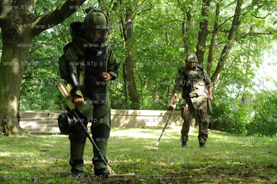 Westerplatte, Gdansk. Saperzy Marynarki Wojennej poszukuja...