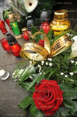 Zaloba narodowa po katastrofie prezydenckiego samolotu...