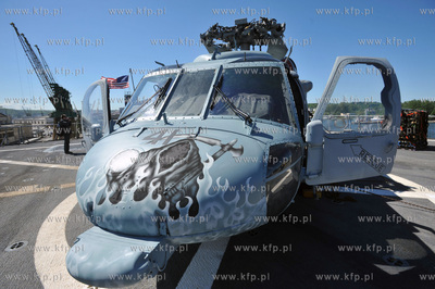 Okrety 12 panstw uczestniczacych w miedzynarodowych...