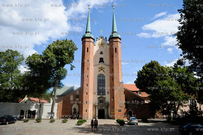 Gdansk Oliwa. Niszczejacy budynek po dawnej piekarni...