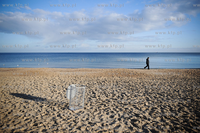 Sopot. Sloneczny dzien na plazy.
09.12.2011
fot....