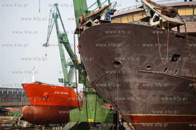 Stocznia Gdansk. Pochylnia B1. Wodowanie promu pasazersko...