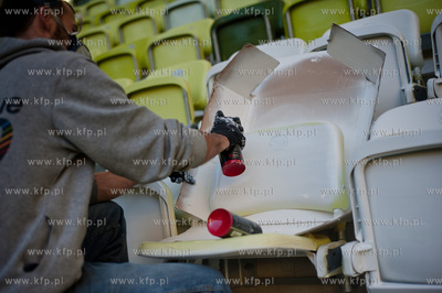 Gdansk. Stadion PGE Arena. Malowanie napisu Lechia...