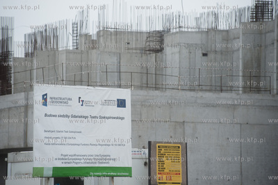 Gdansk. Wymiana kostki brukowej na skrzyzowaniu ulic...