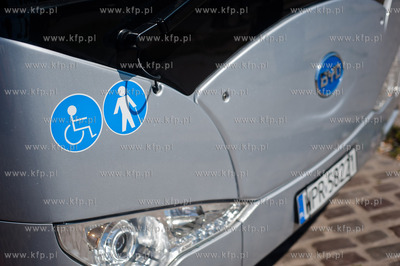 Gdansk. Targ Rakowy. Prezentacja chinskiego autobusu...