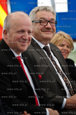 Gdynia. Poklad Daru Mlodziezy. Uroczystosc podpisania...