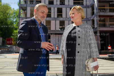 Gdynia. Uroczyste zawieszenie wiechy na nowo powstajacym...