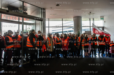 Gdańsk. Protest pracowników Spółki Lotos Kolej,...