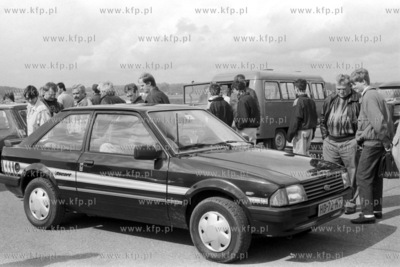 Giełda samochodowa w Pruszczu Gdańskim. 26.05.1991...
