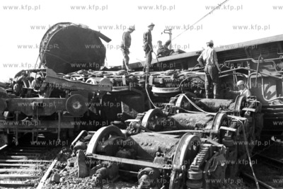 Katastrota kolejowa w Skowarczu. Na stojący pod semaforem...