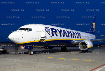 Gdansk, Rebiechowo Nz. Boeing 737-8AS Linii Ryanair
10.07.2008
Sebastian...
