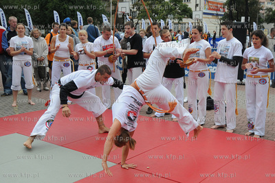 Pokazy brazylijskiej sztuki walki capoeiry na Placu...