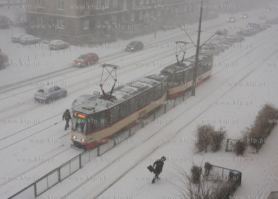 Gdansk, widok na ul. Kartuska. Nz. Obwity opad sniegu.
07.01.2009
fot....