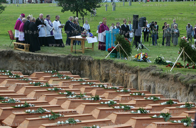 Szczecin/Glinna/zachodniopomorskie. Na cmentarzu wojennym...