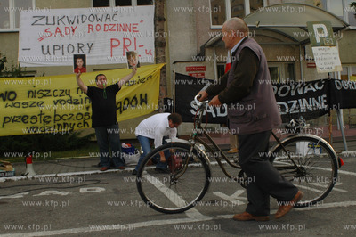 Elblag. Sad Rejowony. Ojcowie i przedstawiciele kilkunastu...