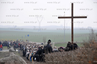 Droga krzyzowa na Gorze Jana Pawla II w Pelplinie pod...