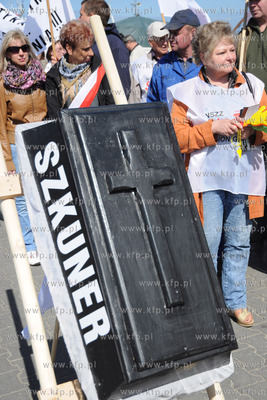 W Przedsiebiorstwie Polowow i Uslug Rybackich Szkuner...