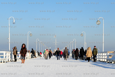 Sopot. Mrozna niedziela na plazy i molo w Sopocie....