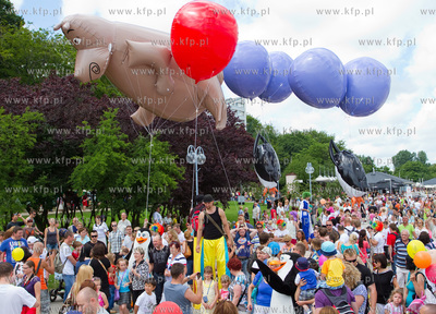 Parada z okazji zaplanowanej na 3 sierpnia premiery...