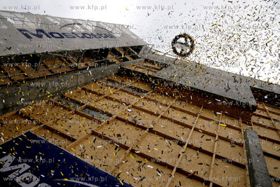 Zawieszenie wiechy na Teatrze Muzycznym w Gdyni. 16.04.2013...