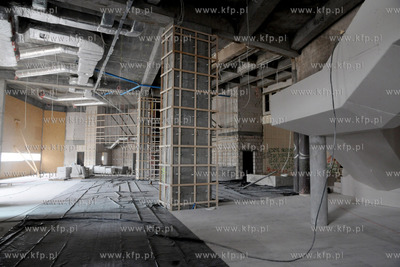 Zawieszenie wiechy na Teatrze Muzycznym w Gdyni. 16.04.2013...