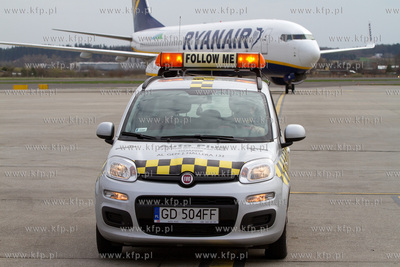 Port Lotniczy Gdansk im. Lecha Walesy. Nz.Samochod...