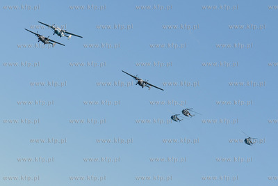 Festyn rodzinny w Pucku z okazji swieta lotnictwa morskiego....