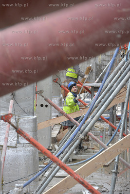 Gdynia. Na terenie sasiadujacym z apartamentowcem Sea...