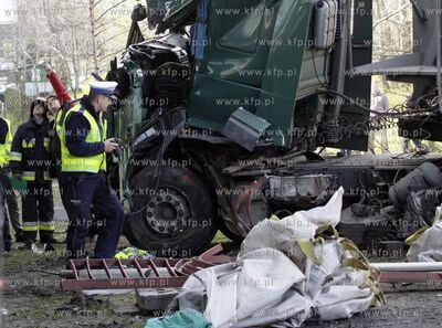 Wypadek na na Estakadzie Kwiatkowskiego w Gdyni. Jadaca...