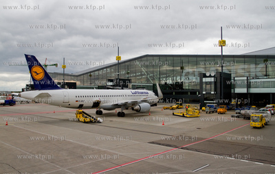Port Lotniczy Gdansk. Nz.Airbus 320 linii Lufthansa.
22.06.2014
fot....