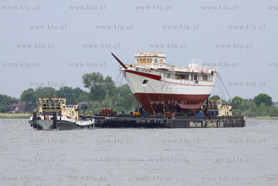 Transport kadluba do portu wewnetrzego w Gdansku szkolnego...