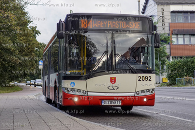 Gdańsk, ul. Powstańców Warszawskich. Autobus Solaris...