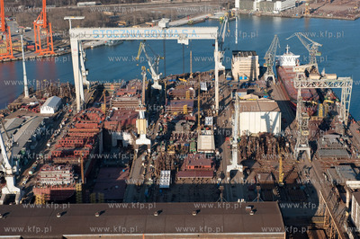 Stocznia Gdynia z lotu ptaka. 02.04.2009 fot. Kacper...