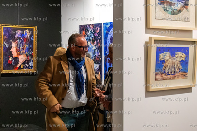 Wernisaż wystawy malarstwa Rity Staszulonok w Cosma...