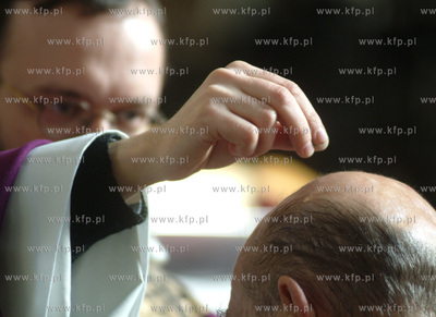 Sroda popielcowa, kosciol sw. Mikolaja w Gdansku.5.03.2003fot....